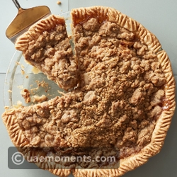 Cinnamon Apple Crumble Pie
